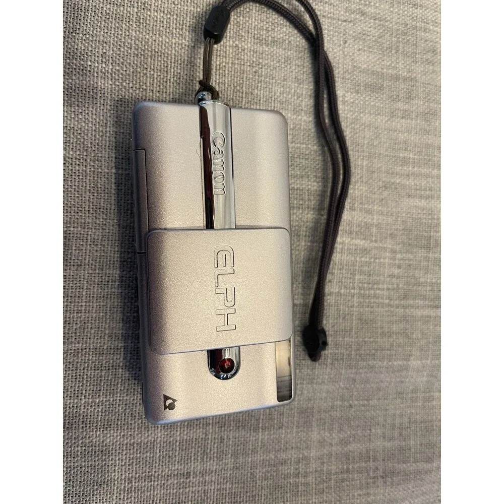 Canon PowerShot ELPH Compact Camera 2.1MP 2.4x Zoom Flash USB CR2 Silver w/ case
